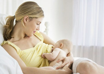 Отчего новорожденный малыш беспокойно спит ночью? Фазы сна и что влияет на сон